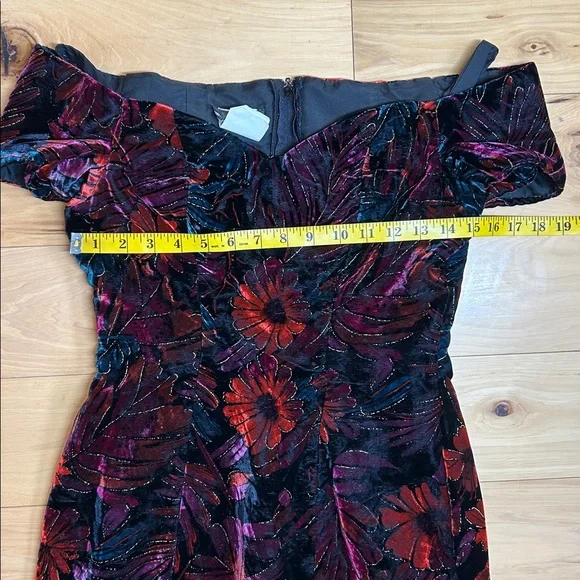 TC Petites Vintage Floral Velvet Off-Shoulder Dress | Size 6 - Picture 3 of 11